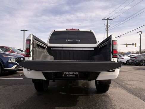 Used 2025 Nissan Frontier SV w/ SV Convenience Package image 24