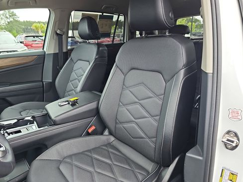 Used 2024 Volkswagen Atlas SE FWD image 18