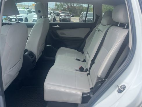 Used 2020 Volkswagen Tiguan SE w/ Panoramic Sunroof Package AWD/4WD image 12