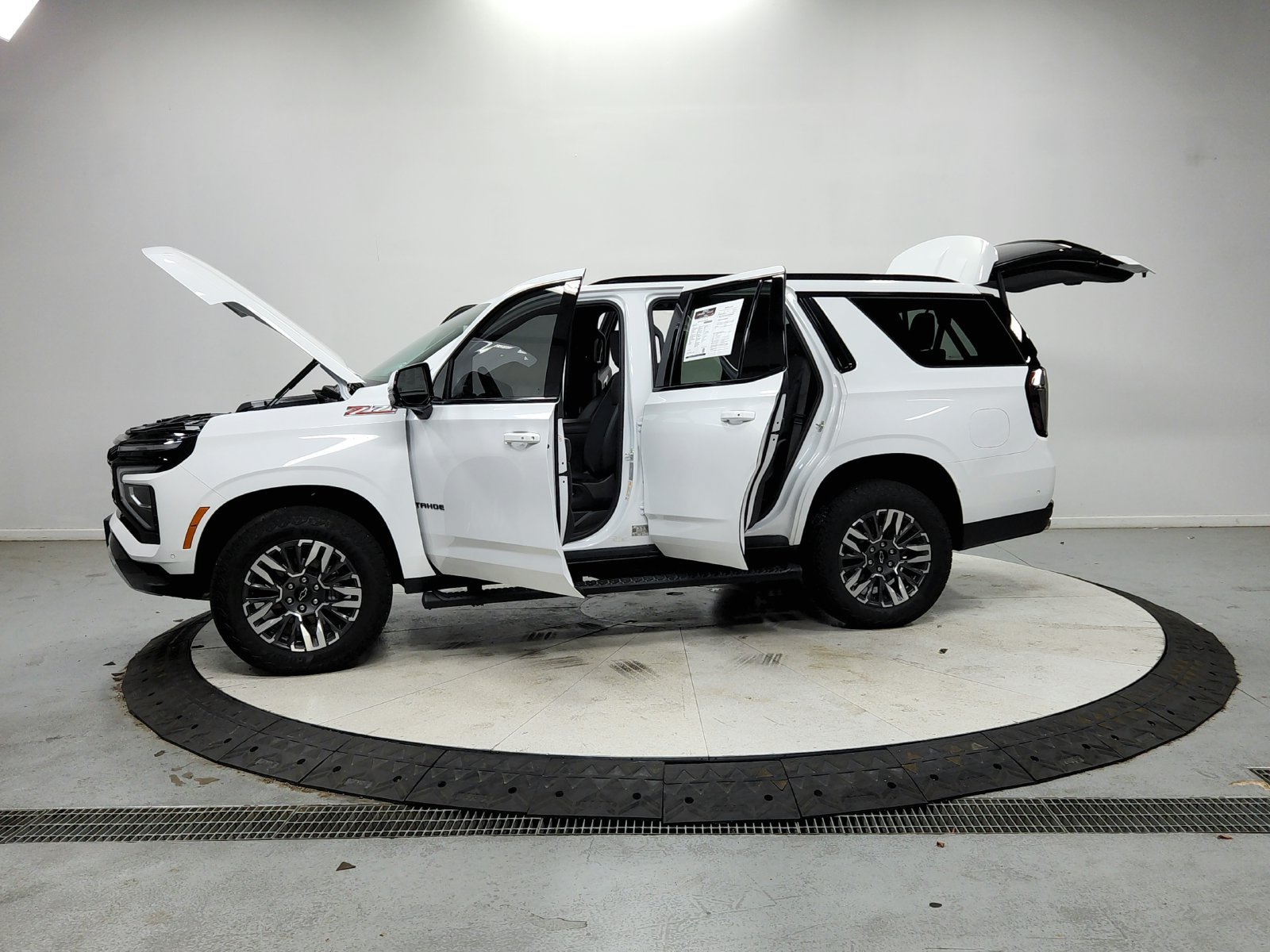 Used 2026 Chevrolet Tahoe Z71 w/ Comfort Package AWD/4WD image 13