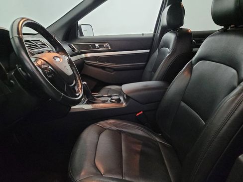 Used 2017 Ford Explorer XLT w/ Equipment Group 202A image 17