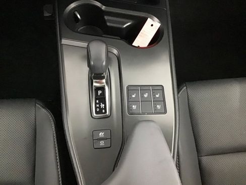 Used 2025 Lexus UX 300h AWD image 12