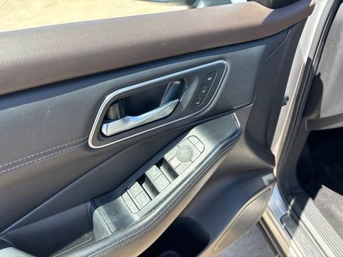 Used 2023 Nissan Rogue Platinum w/ Platinum Premium Package FWD image 19