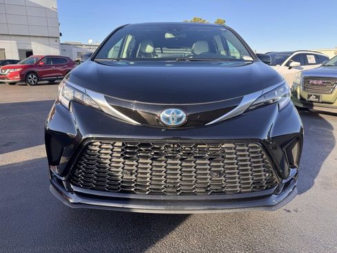 Used 2021 Toyota Sienna XSE image 8