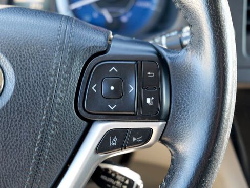 Used 2018 Toyota Sienna XLE w/ XLE Navigation Package FWD image 46