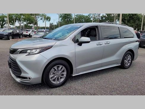 Used 2023 Toyota Sienna XLE image 46