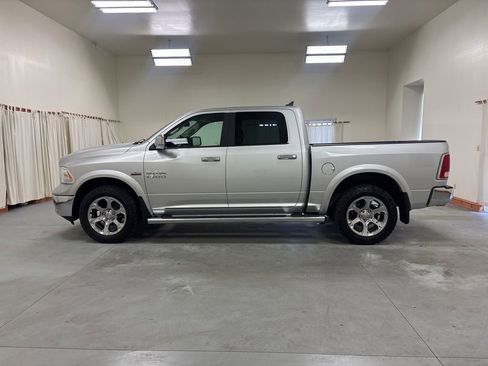 Used 2018 RAM 1500 Laramie w/ Convenience Group AWD/4WD image 5