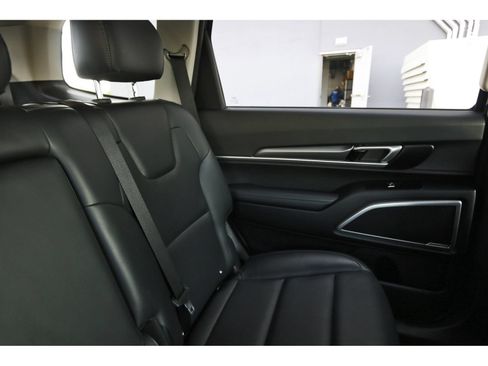 Used 2022 Kia Telluride LX AWD/4WD image 14