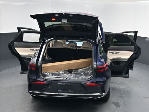 New 2026 Genesis GV70 2.5T Select image 18