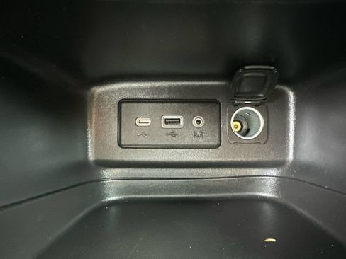 Used 2023 Chevrolet Equinox LT w/ LPO, Floor Liner Package AWD/4WD image 36