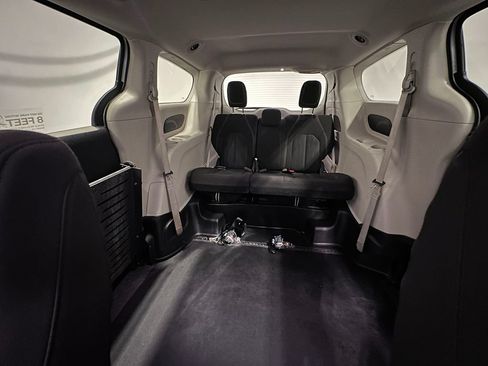 Used 2023 Chrysler Voyager LX FWD image 41
