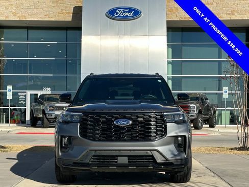 Used 2025 Ford Explorer ST-Line w/ ST-Line Street Pack image 2