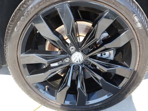 Used 2021 Volkswagen Tiguan SE R-Line image 46