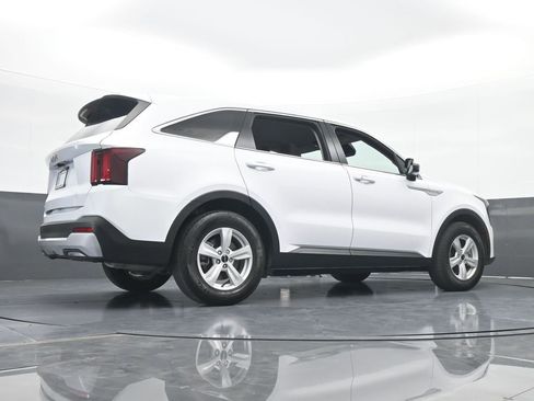Used 2024 Kia Sorento LX image 59