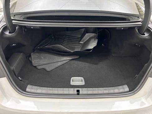 Used 2018 BMW 530e xDrive AWD/4WD image 9