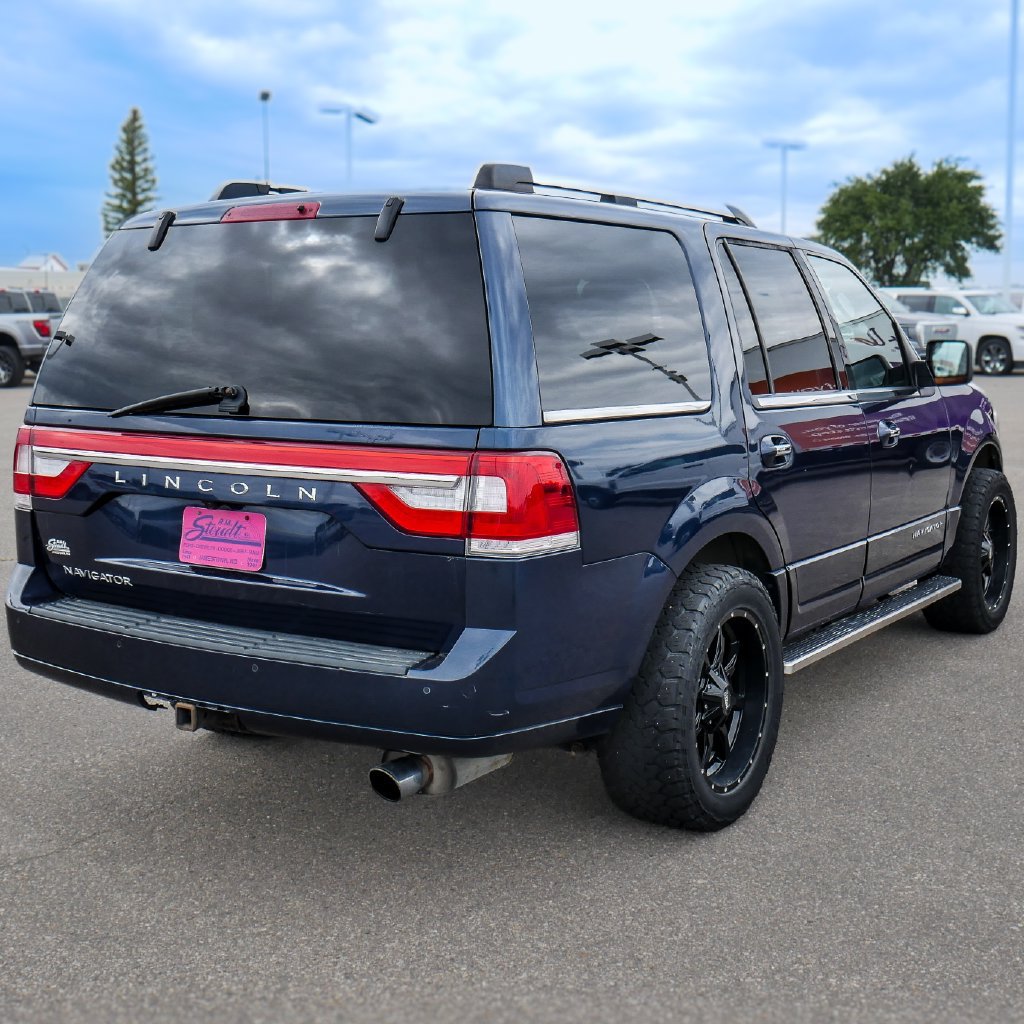 Used 2016 Lincoln Navigator Select AWD/4WD image 11