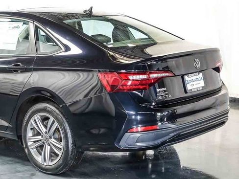 Used 2024 Volkswagen Jetta SE FWD image 10