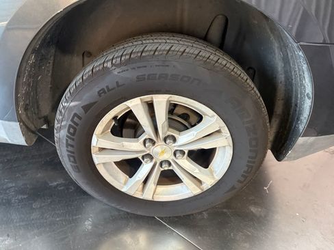 Used 2017 Chevrolet Equinox LS FWD image 9