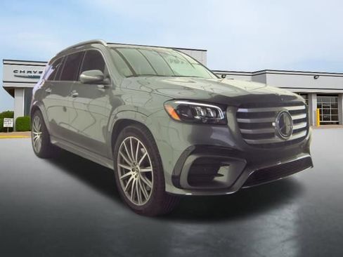 Used 2025 Mercedes-Benz GLS 450 4MATIC image 3