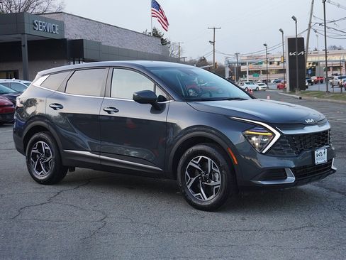 Used 2025 Kia Sportage LX image 2