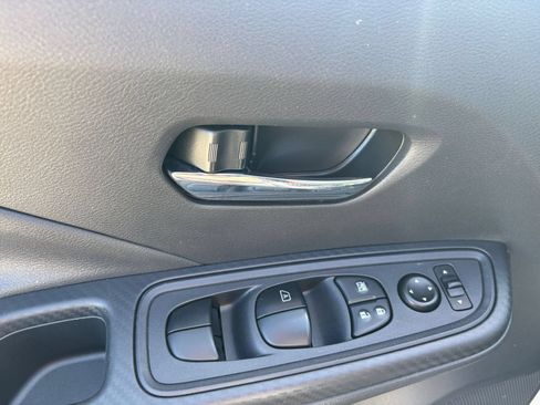 Used 2025 Nissan Versa SV FWD image 18