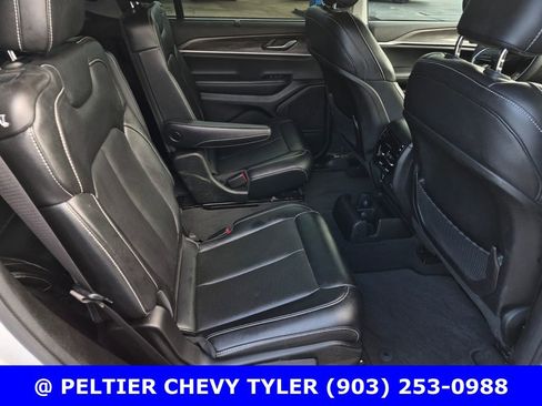 Used 2023 Jeep Grand Cherokee L Limited w/ Luxury Tech Group II AWD/4WD image 17