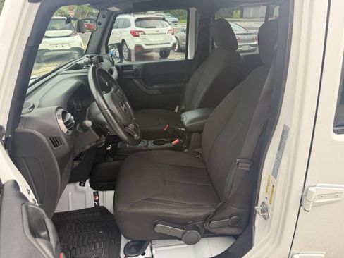 Used 2017 Jeep Wrangler Unlimited Sport w/ Connectivity Group AWD/4WD image 7