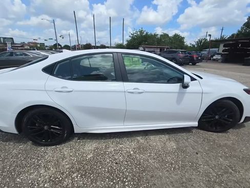 Used 2025 Toyota Camry SE FWD image 5