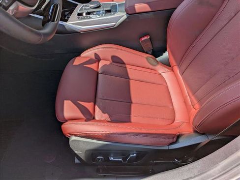 Used 2025 BMW 330i Sedan image 4