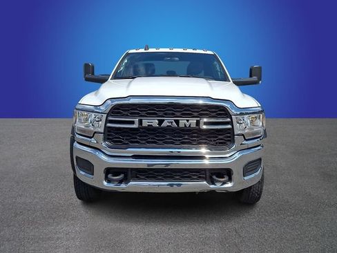 Used 2022 RAM 5500 Tradesman w/ Chrome Appearance Group AWD/4WD image 2