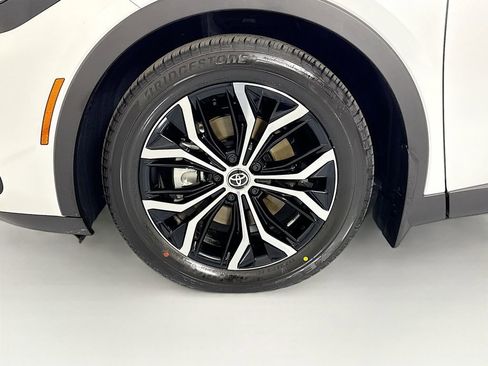 Used 2024 Toyota Crown XLE image 30