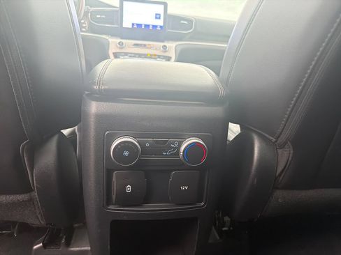 Used 2021 Ford Explorer XLT w/ Equipment Group 202A AWD/4WD image 17