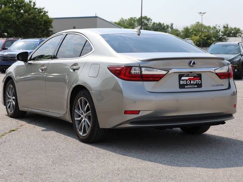Used 2018 Lexus ES 300h w/ Navigation Package FWD image 11