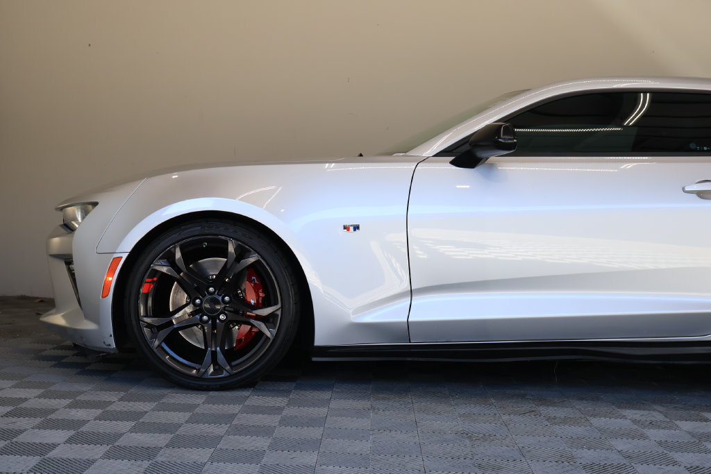Used 2018 Chevrolet Camaro SS RWD image 9