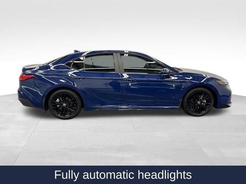 Used 2025 Toyota Camry SE image 11