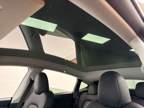 Used 2023 Tesla Model Y Performance image 15