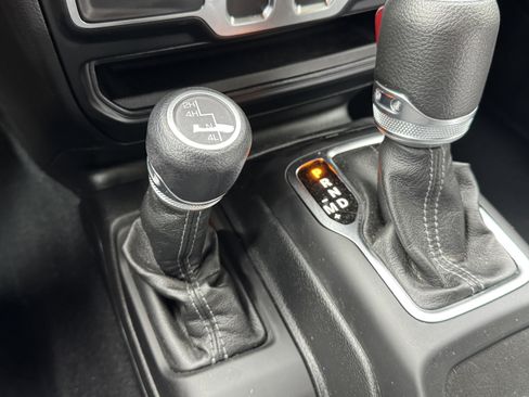 Used 2024 Jeep Wrangler Sport S image 23