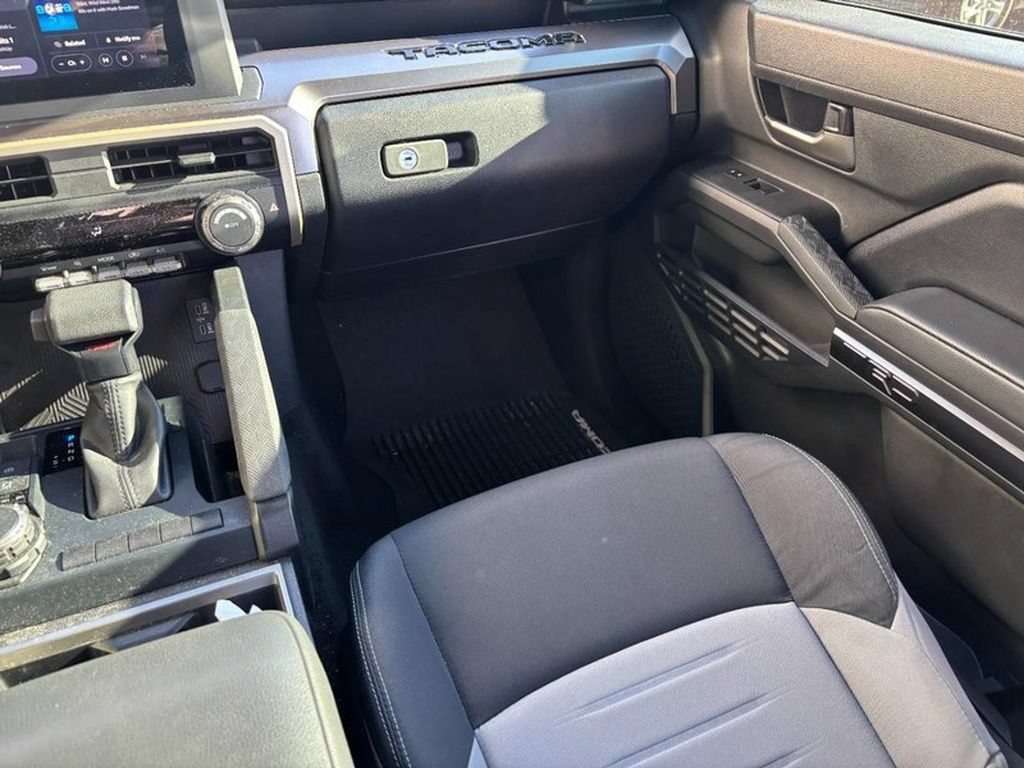 Used 2025 Toyota Tacoma TRD Sport AWD/4WD image 19
