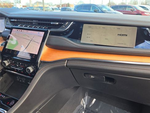 Used 2023 Jeep Grand Cherokee Summit image 11