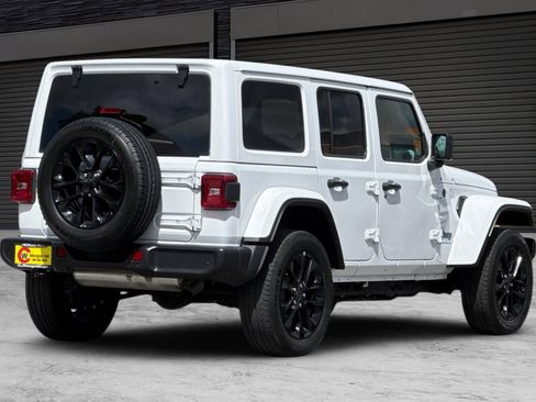 Used 2025 Jeep Wrangler Unlimited Sahara w/ Safety Group image 4