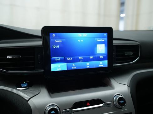 Used 2021 Ford Explorer XLT w/ XLT Sport Appearance Package image 6