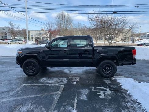 Used 2017 Toyota Tacoma SR image 6