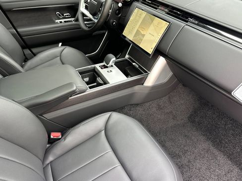 New 2026 Land Rover Range Rover SE image 27