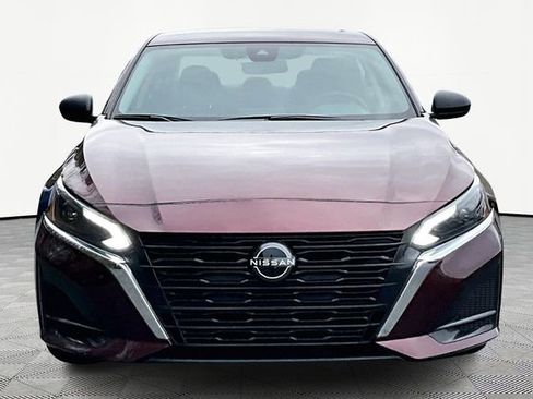 Used 2024 Nissan Altima 2.5 SV image 2