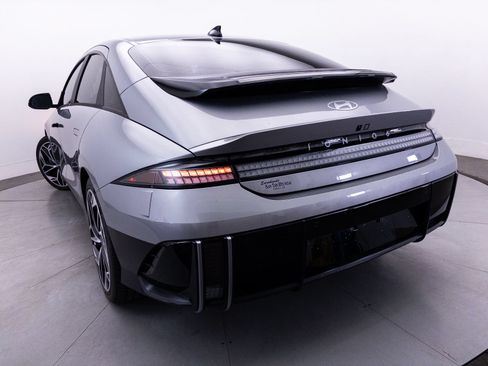 Used 2023 Hyundai Ioniq 6 SEL RWD image 10
