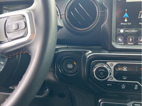 Used 2023 Jeep Gladiator Overland image 14