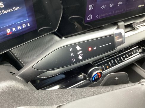 Used 2025 Chevrolet Equinox LT w/ Convenience Package II image 27