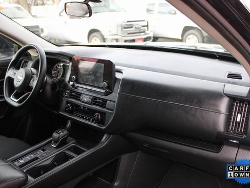 Used 2024 Nissan Pathfinder S image 39
