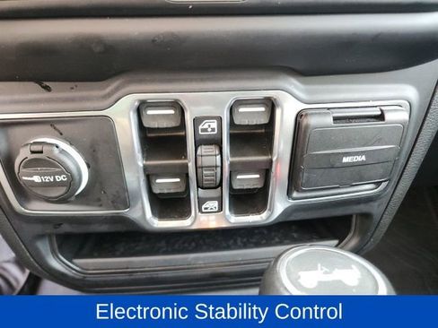 Used 2022 Jeep Wrangler Unlimited Sahara image 24