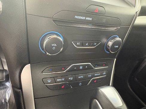 Used 2018 Ford Edge SEL w/ Equipment Group 201A AWD/4WD image 17